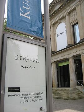 In angemessener Schlichtheit wirbt die Bremer Kunsthalle für die Yoko Ono-Ausstellung